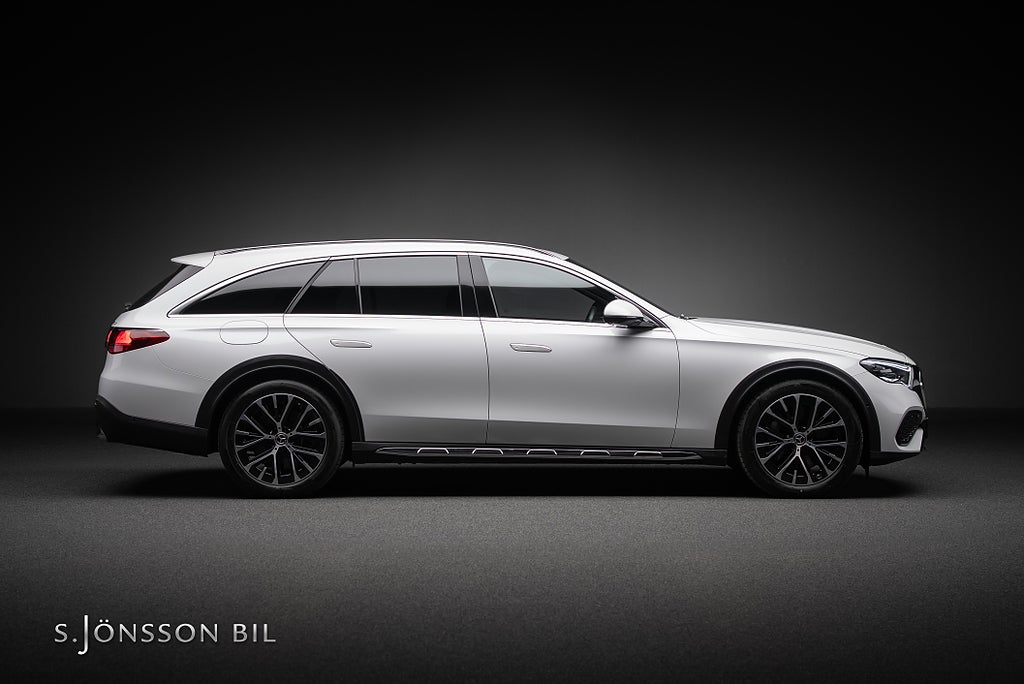 Mercedes-Benz E300 de 4MATIC All-Terrain / Hyperscreen