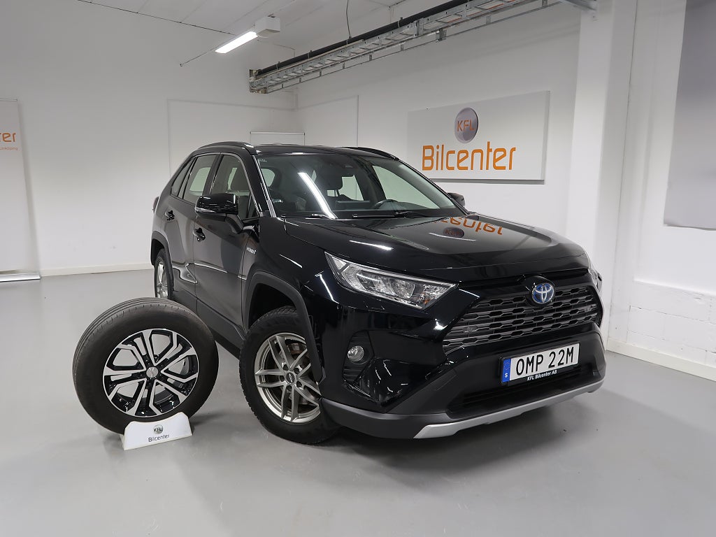 Toyota RAV4 *KAMPANJ* Hybrid AWD-i V-Däck ingår Drag-Kamera-CarPlay