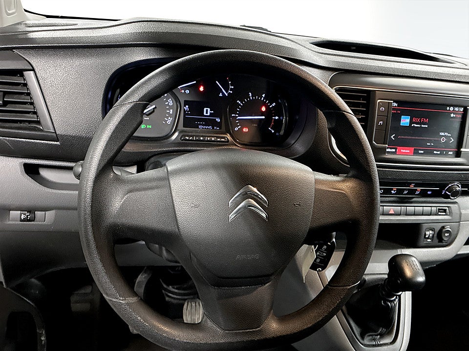 Bild på Citroën Jumpy New Business 1.5 BHDi 120hk L2 CARPLAY P-SENSORER BAK 