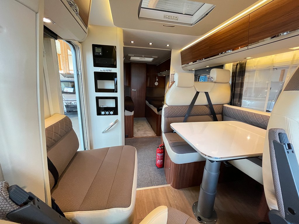 Adria Coral 670 SLT /Solcell/Badrum bak/Ugn/Fint skick/L-bädd - Adria