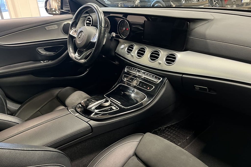 Mercedes-Benz E220d *AMG-line/Sportstolar/360-Kamera*
