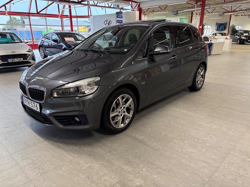 BMW 218d Active Tourer Steptronic Sport line drag pano v-hjul