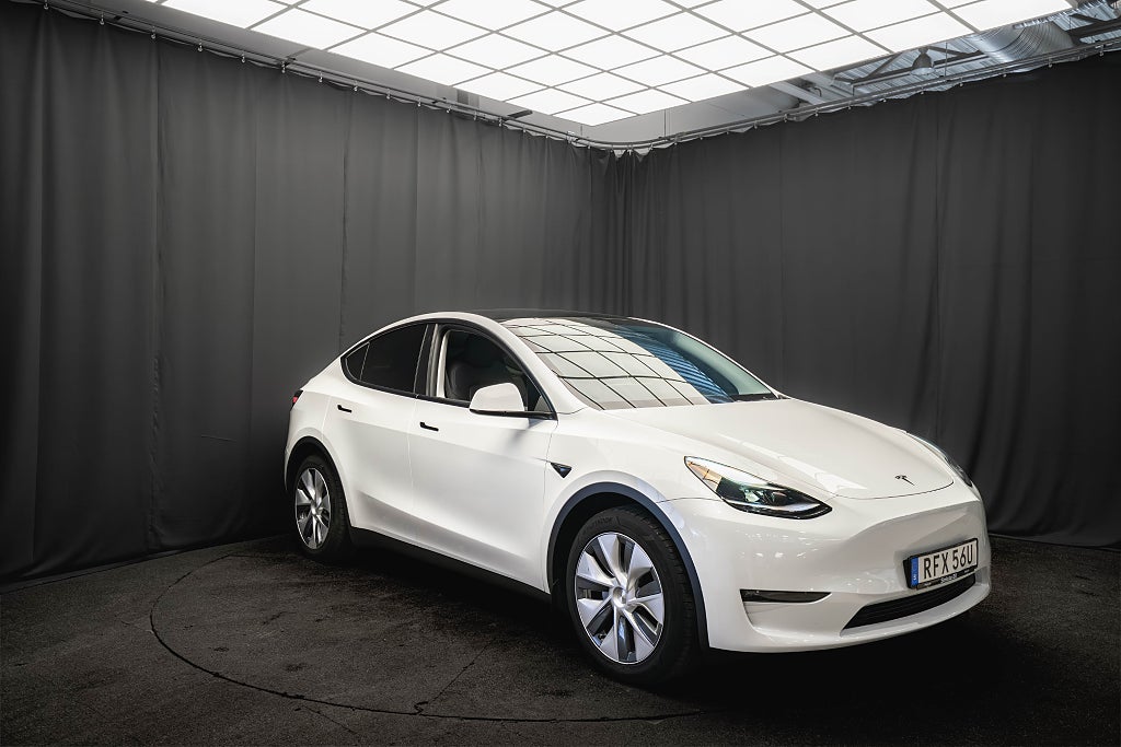 Tesla Model Y Long Range AWD DRAG PANO LÄDER KAMERA 1-ÄGARE MOMS