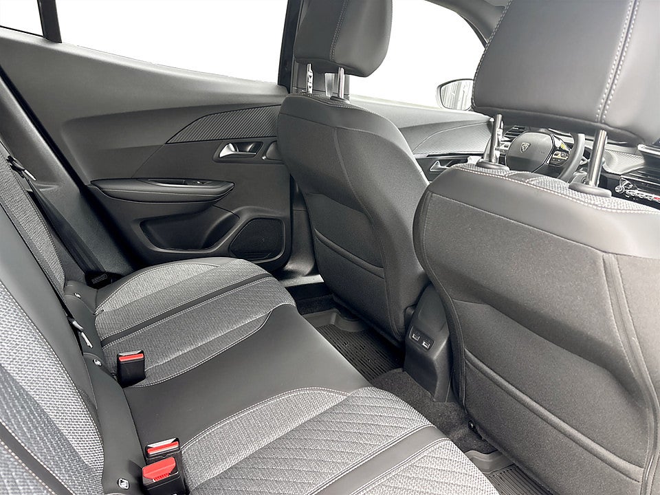 Bild på Peugeot 2008 Allure 1.2 PT 130hk CARPLAY P-SENSORER