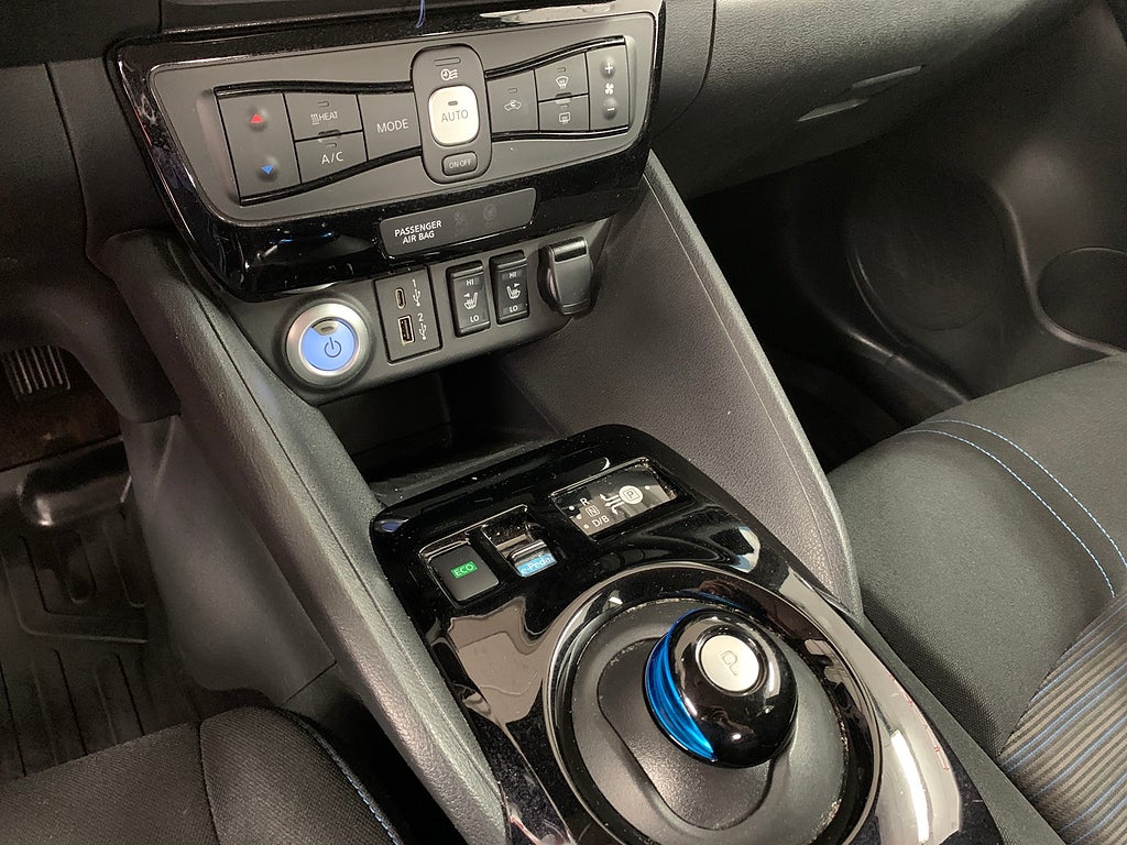 Nissan Leaf N-Connecta 39KwH MOMS 360 NAV