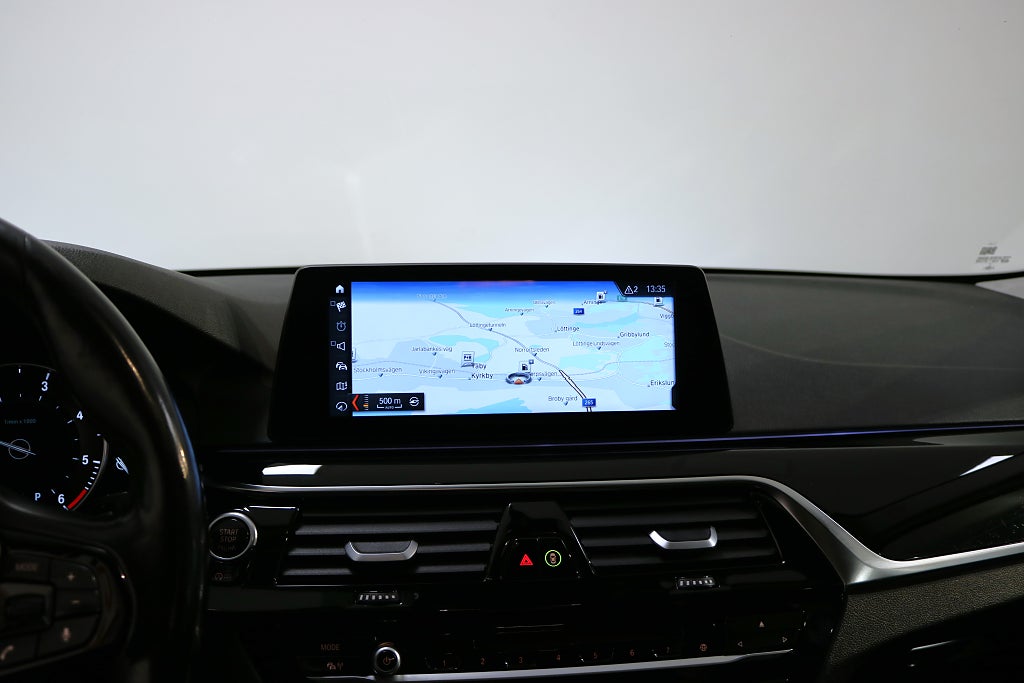 BMW 520d 2018 - miniatyr 11
