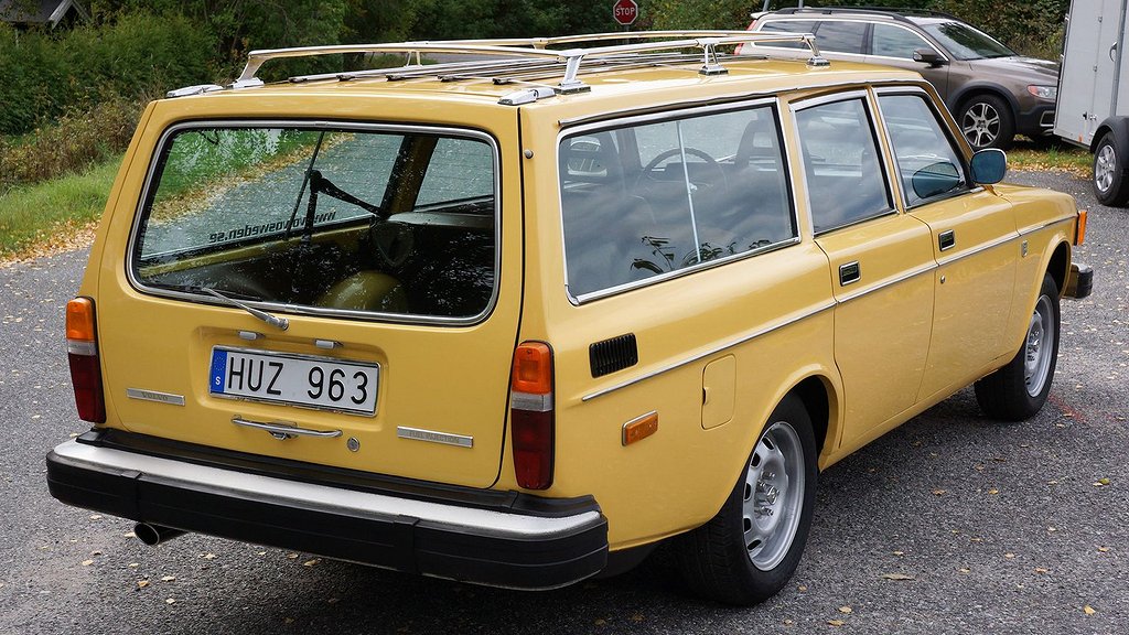 En Volvo 145 från 1974 säljs på Bilweb Auctions oktoberauktion. Foto: Bilweb Auctions. 