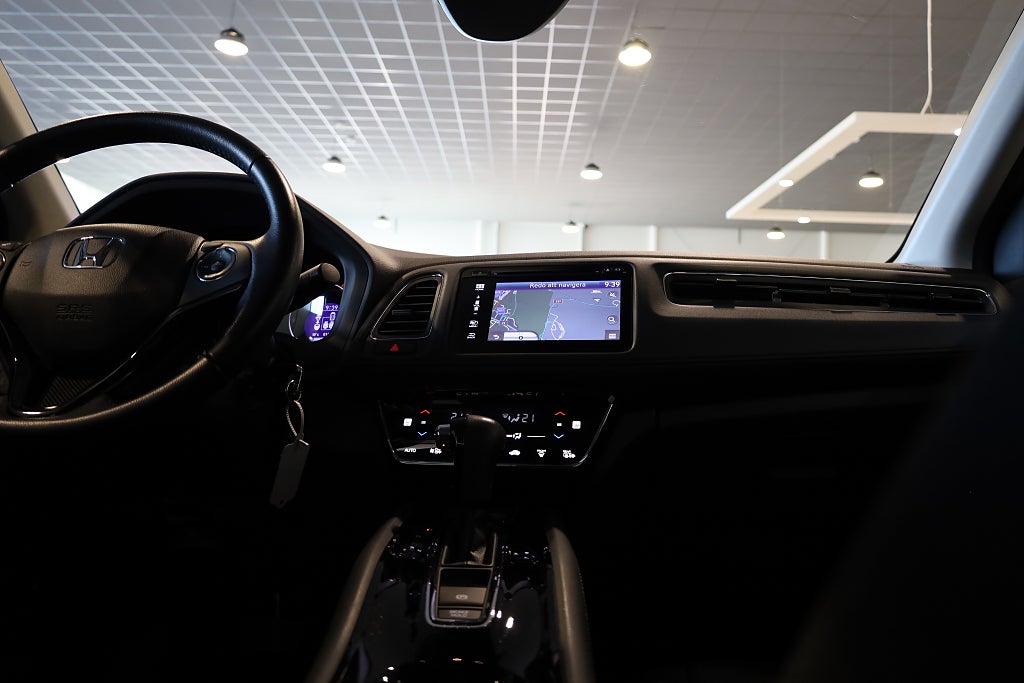 Honda HR-V 1.5 i-VTEC Elegance AUT Drag Kamera Navi Blåtand PDC