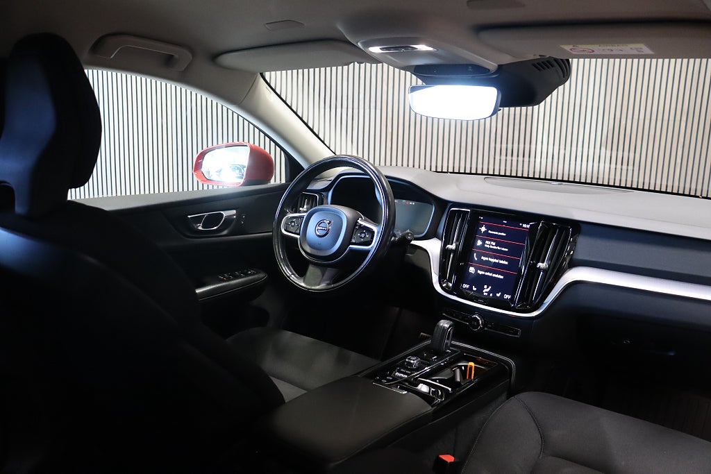 Volvo V60 Recharge T6 AWD Momentum Värmare Drag 340hk
