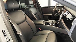 Rolls-Royce Ghost har en 6,2-liters V12-motor på 570 hästkrafter. 