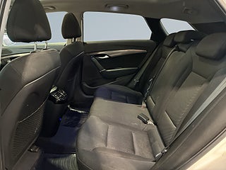 Hyundai i40 cw 1.7 CRDi Business Drag Värmare Pano Kamera S&V-hjul