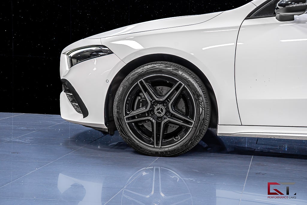 Mercedes-Benz A 250 e AMG Line Pano Vinterpaket Kamera Nightpackage