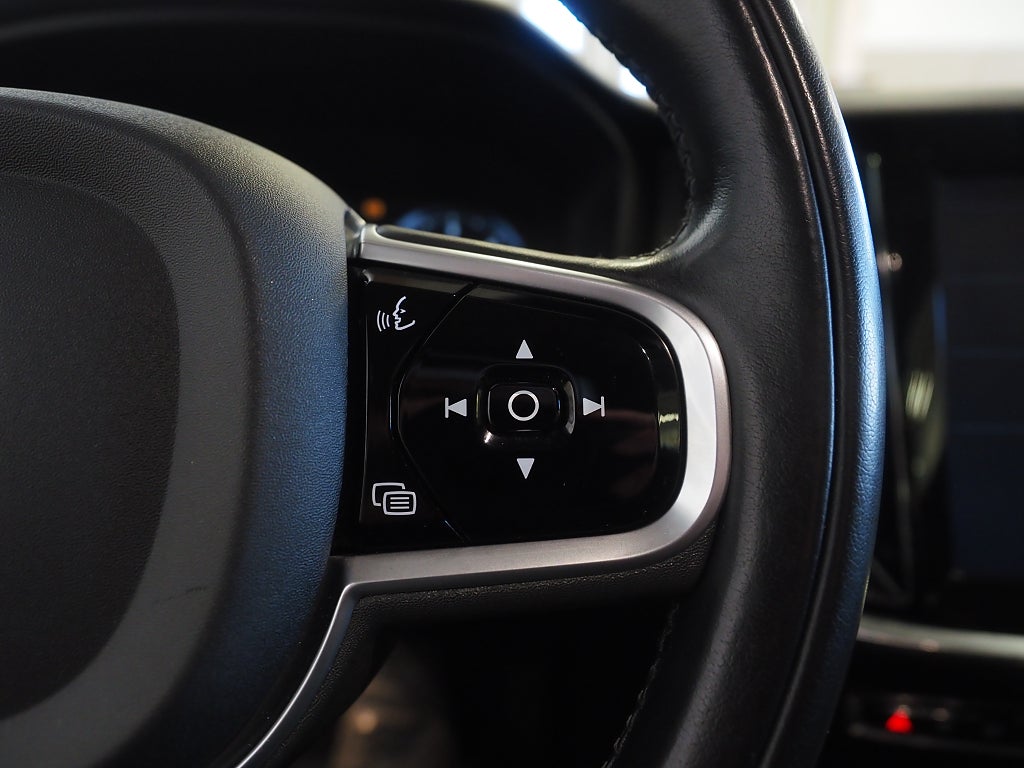 Volvo V60 D3 Geartronic Momentum | Drag | B-Kamera | D-Värmare | 2019