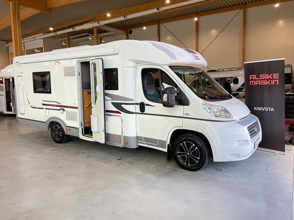 Adria Coral 680 ST /B-körkort/El-patron/Ugn/Badrum bak/Fint skick