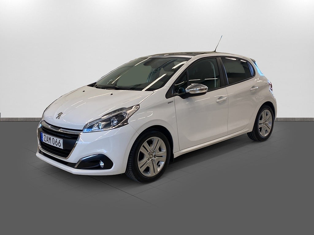 Peugeot 208 Style Panoramatak Låg milad Full servad på Aukt.