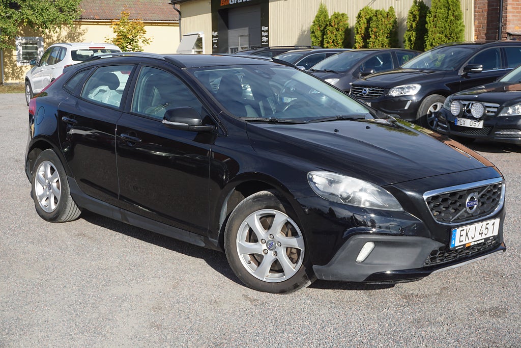Volvo V40 Cross Country D2 AUT Momentum Business Edition/120hk/Drag/Värmare/GPS