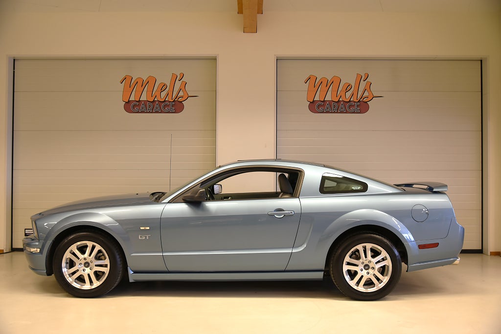 Ford Mustang GT Fastback med glas taklucka V8 och automat. Fin bil
