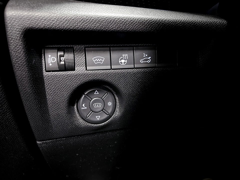 Bild på Citroën C4-X Shine 1.2 PT 130hk Aut B-KAMERA RATTVÄRME