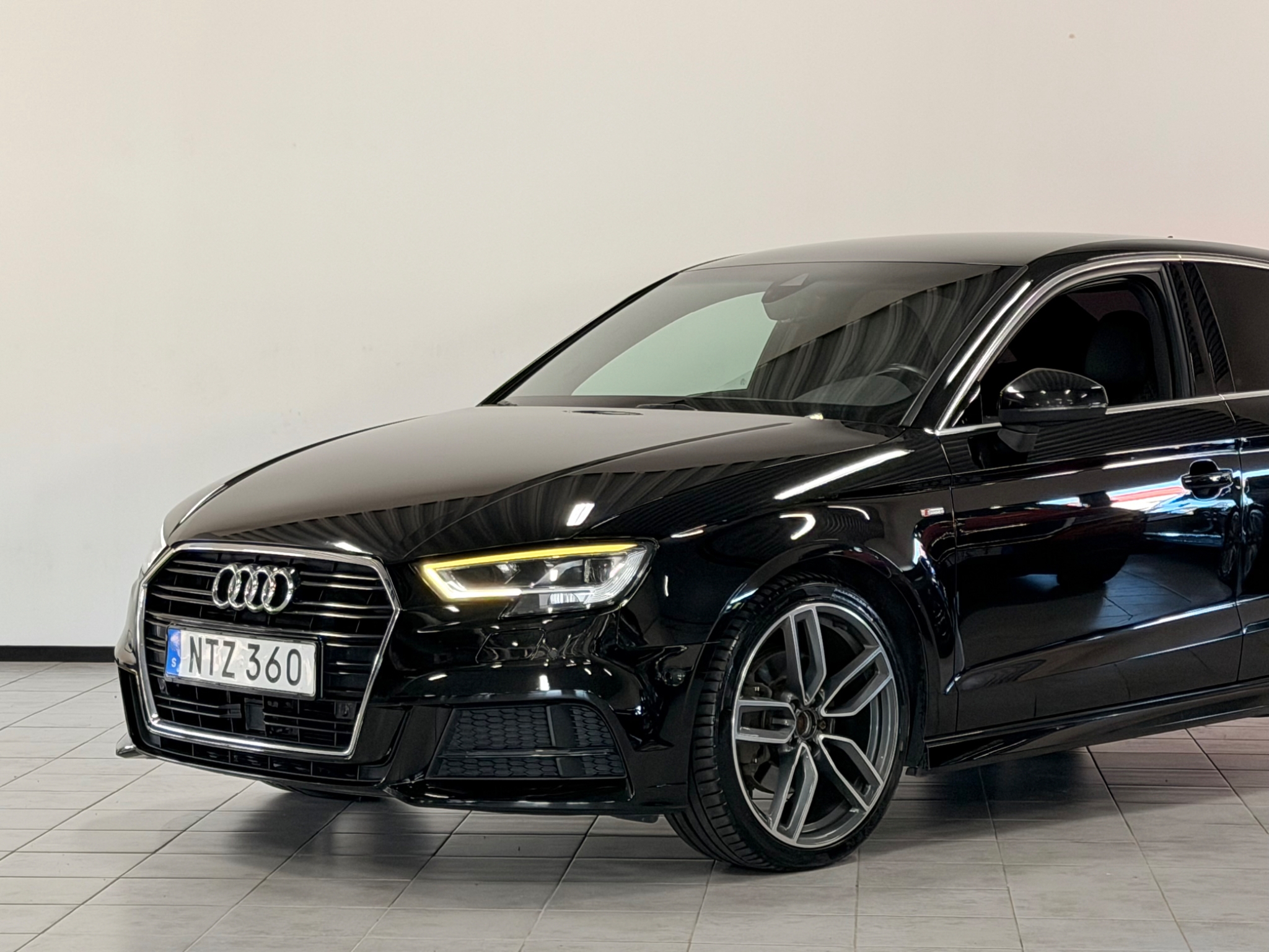 Audi A3 Sedan 2.0 TDI B&O 2017, bild 6/10