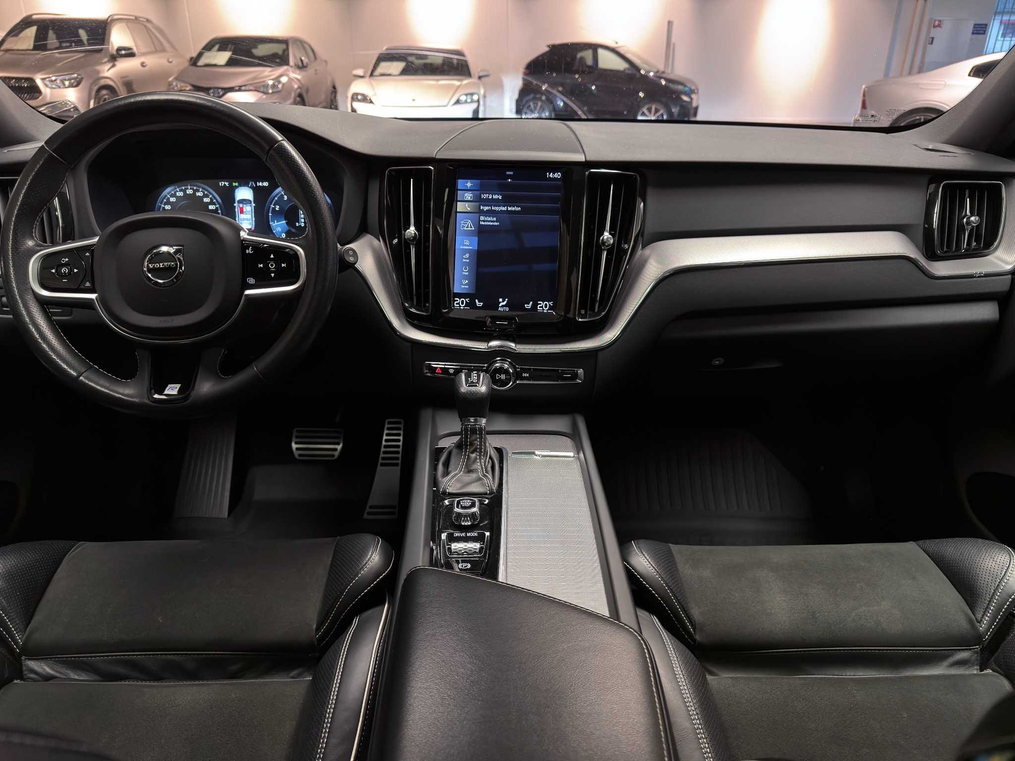 Volvo XC60 T5 AWD R-Design 254hk | Drag | Panorama | Klimatpaket 2018 - miniatyr 32