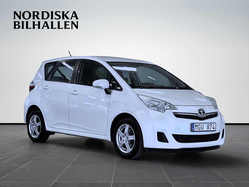Toyota Verso-S 1.33 Dual VVT-i Multidrive S Nyservad Kamera Bluetooth