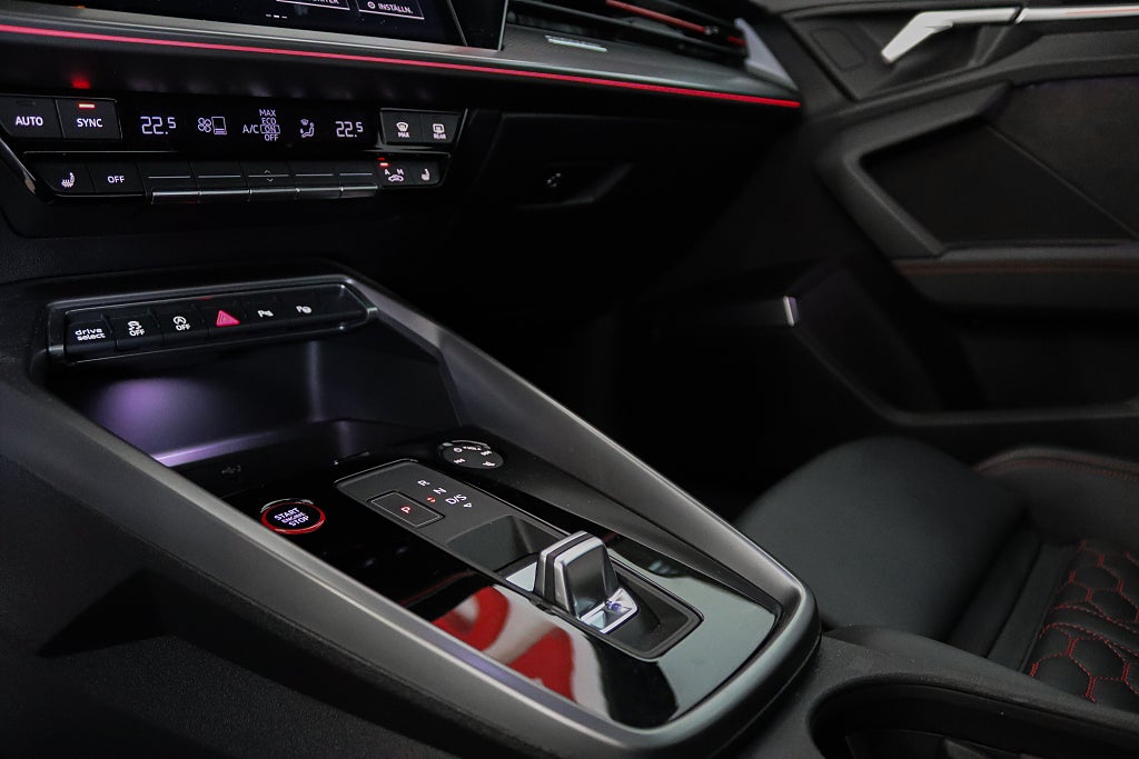 Audi RS3 Sedan RS-design Pano RS-avgas 360° Matrix B&O