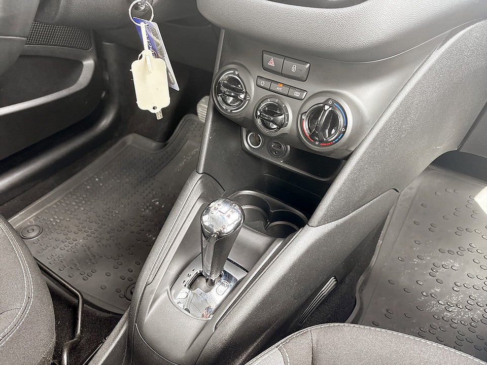 Bild på Peugeot 208 5D Active Style 1.2 PT 82hk Aut PANO
