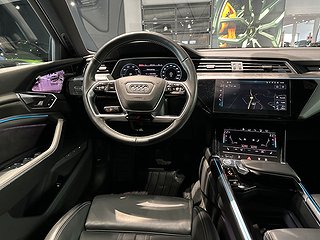 SUV Audi E-Tron 9 av 19