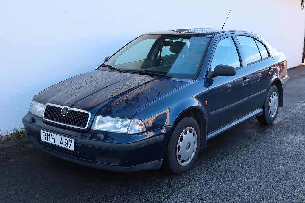 Skoda Octavia 1.6 * OBS dålig lack * 1-ÄG * Bra vinterbil