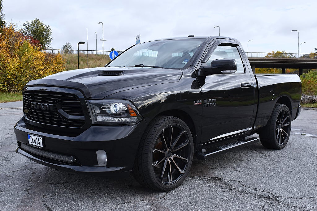 Dodge RAM 1500 Enkelhytt 5.7 V8 HEMI 4x4 TorqueFlite SPORT Drag Moms