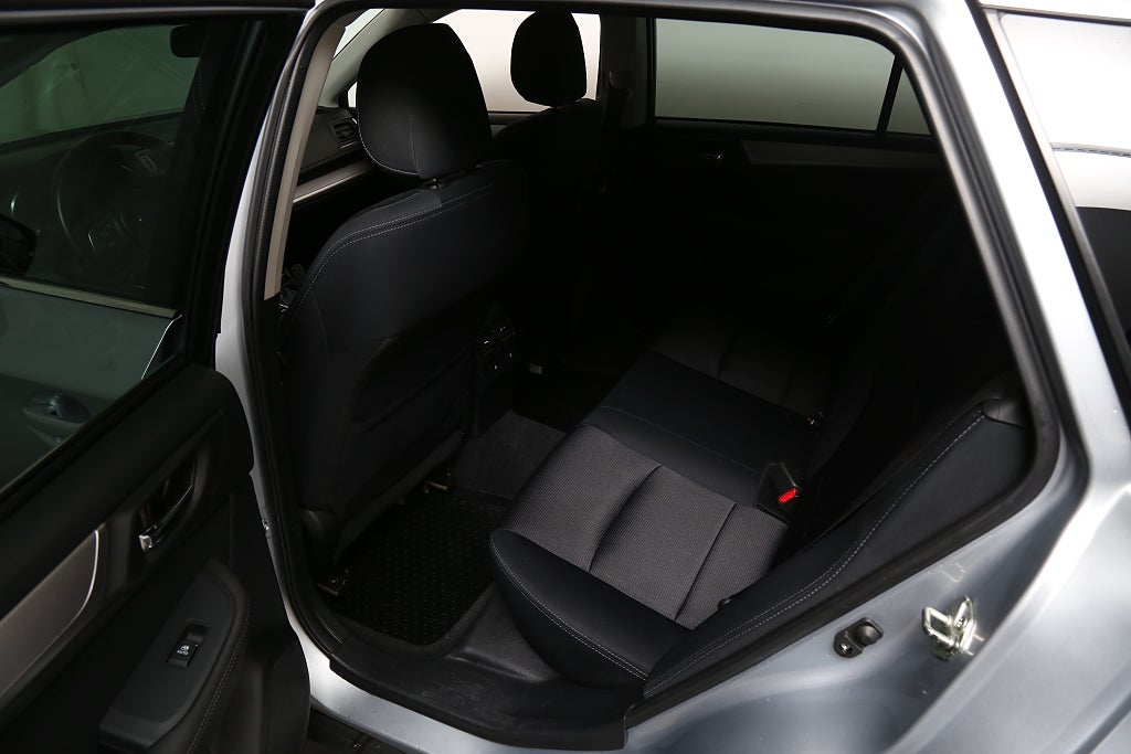 Subaru Outback 2,5i 175hk Base AWD Aut Motorv Drag Extraljus 2017