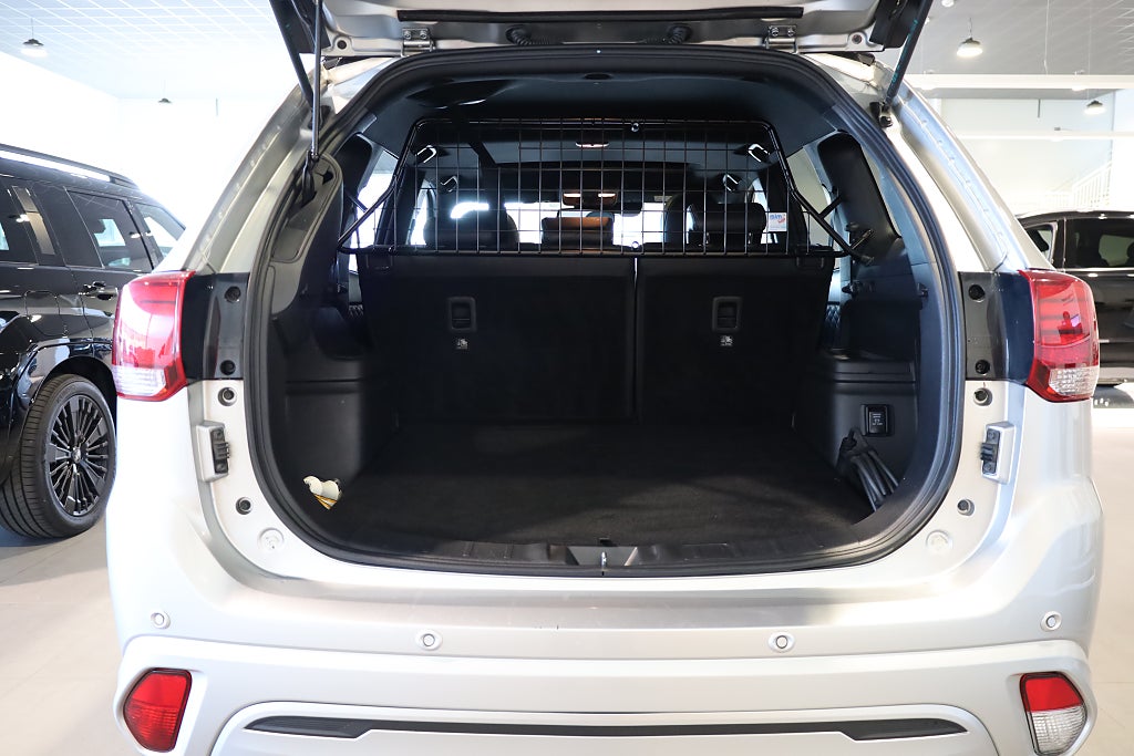 Mitsubishi Outlander PHEV CVT S-Edition Lucka 360° Navi Läder Drag Rattvärm 2020