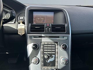 Volvo XC60 D4 AWD Geartronic Drag/Kamera/P-Värm/Pano/Skinn/S&Vdäck – bild 11