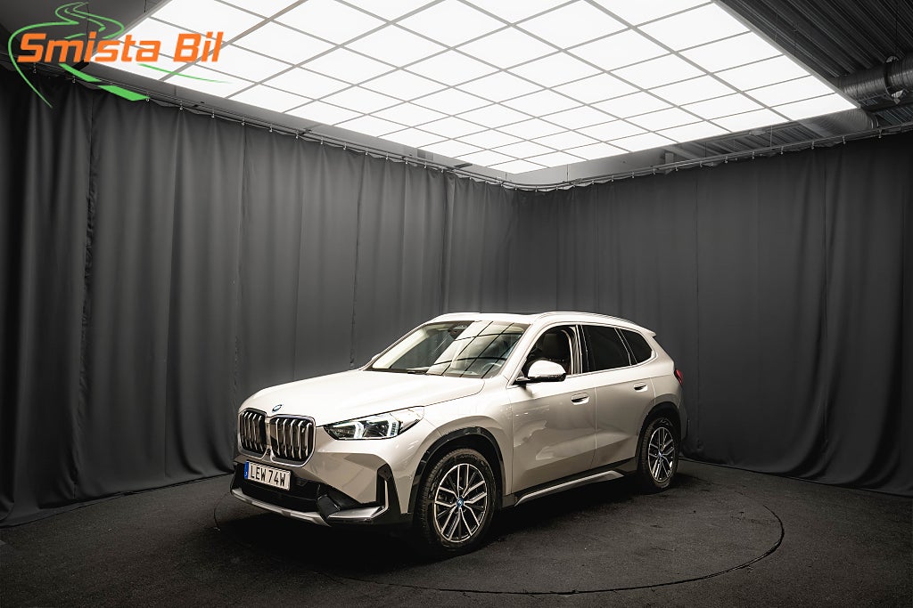 BMW iX1 xDrive30 PANO LÄDER DRAG 360° H/K HUD ELSTOL VÄRMEPUMP