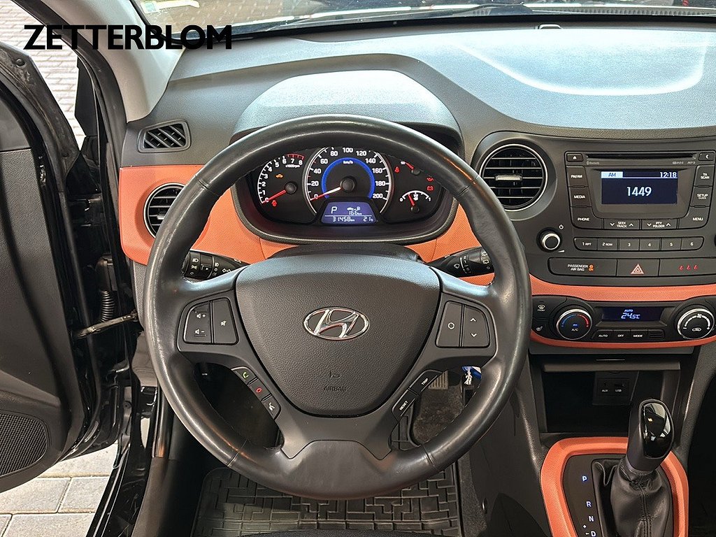 Halvkombi Hyundai i10 12 av 13
