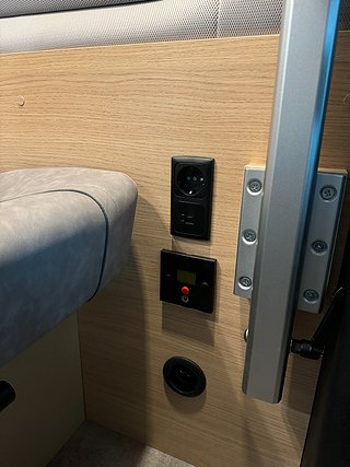 Husbil-halvintegrerad Robeta Womondo Pegasus Mercedes 150HK AUT 8 av 26