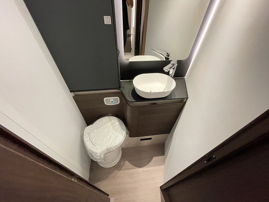 Adria Matrix Supreme 670 SC / ALDE / Taksäng / 5 bältad /Ugn - Adria