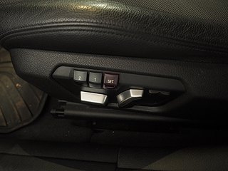 Sedan BMW 330e 18 av 22