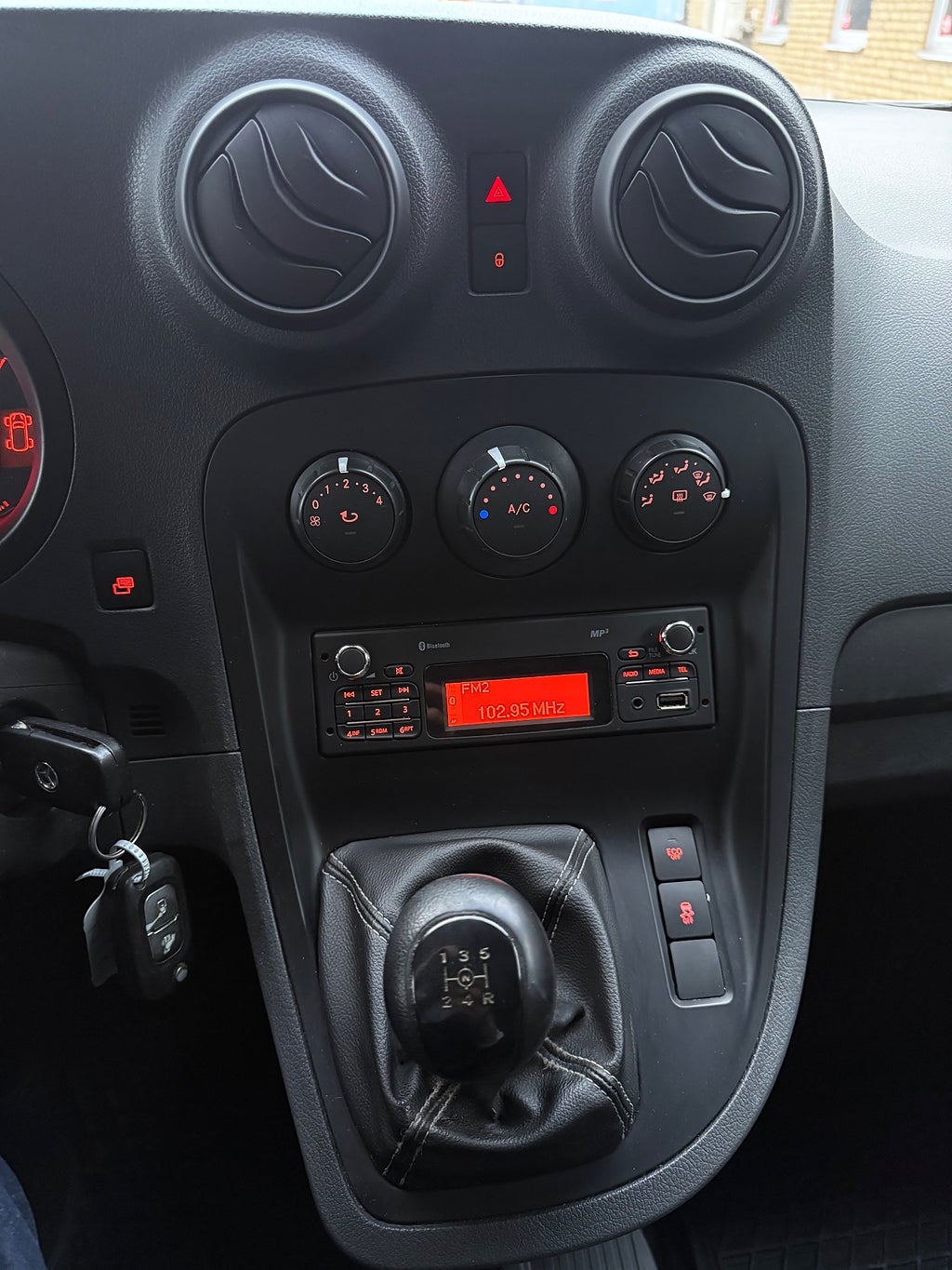 Mercedes-Benz Citan 109 CDI Sommar och Vinterhjul, Nybytt ruta - miniatyr 13