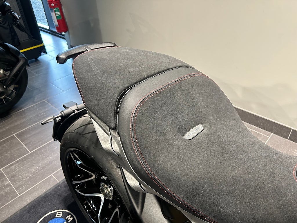 Ducati Xdiavel V4 /1mil/3,45%/Black Lava