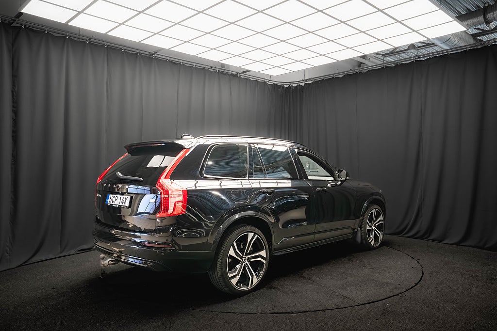 Volvo XC90 Recharge T8 AWD ULTIMATE 7sits B&W PANO LUFT 22' DRAG