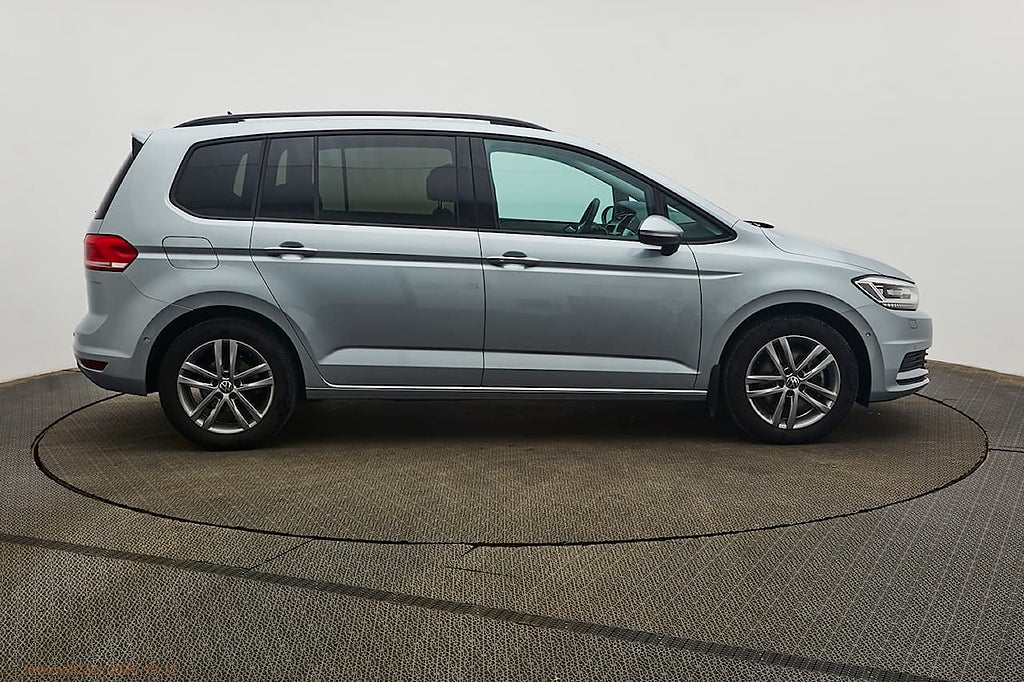 Volkswagen Touran 7-seater 1.5 TSI 150hk drag, värmare, kamera