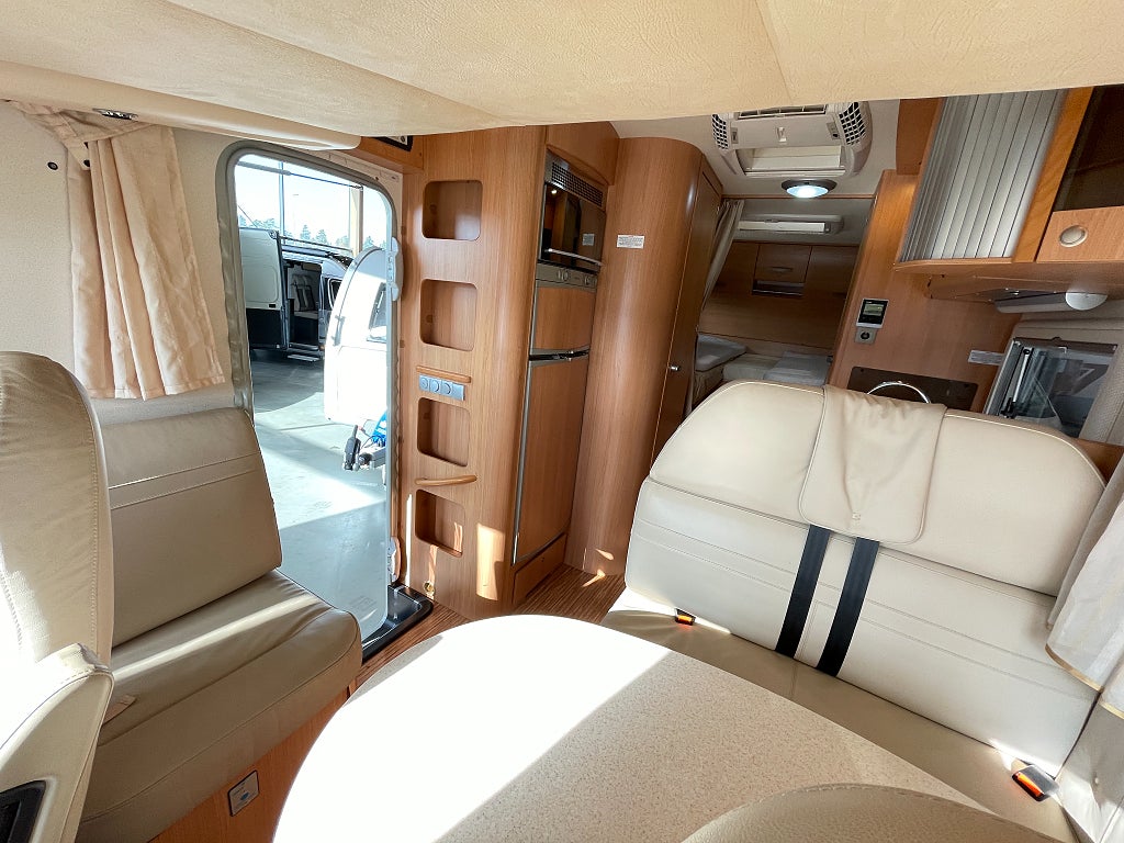 Adria Vision 707 SL /AC bodel/Solcell x2/Ugn/Taksäng/Långbäddar/Fint s - Adria