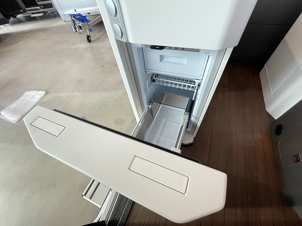 Volkswagen Grand California 600 / Under 6m / Taksäng / Automat / B-kort / E - Volkswagen