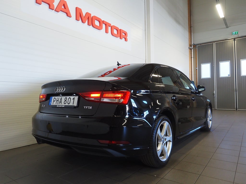 Audi A3 Sedan 1.0 TFSI Comfort Motorvärmare Optikpaket PDC 2017