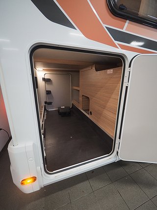 Husbil-halvintegrerad Weinsberg CaraCompact 600 MEG Pepper 13 av 13