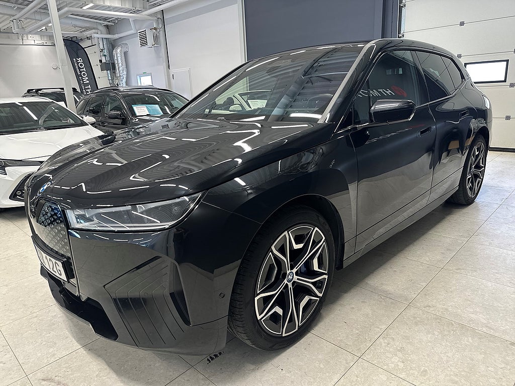 BMW iX xDrive50 /B-Kamera/360/NAV/DRAG/H/K/PANO/4.99%