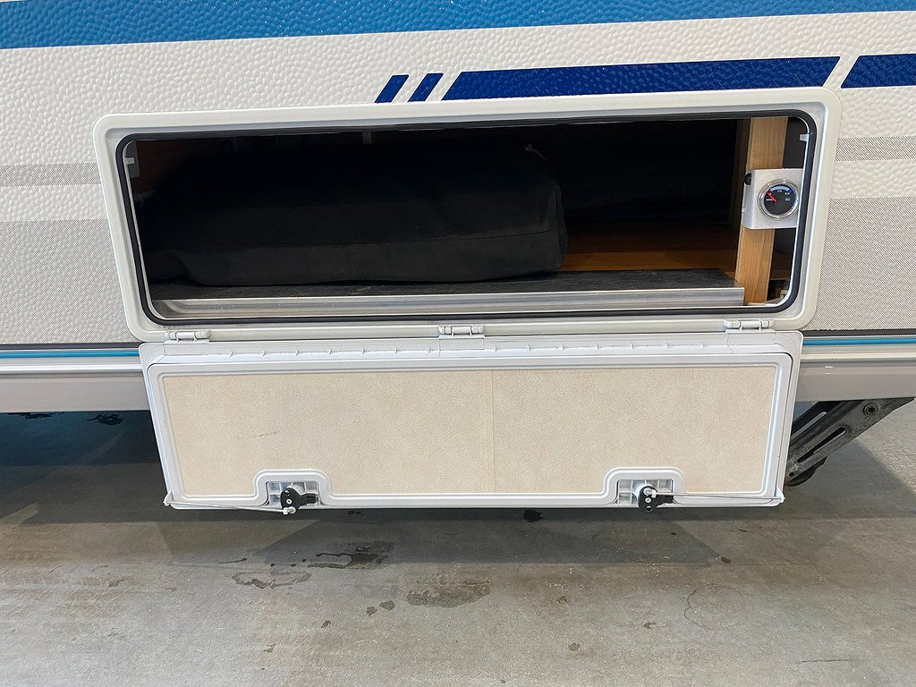 Adria Adora 512 UP  1279 kr/månaden/Vi tar inbyten/Förtält - Adria