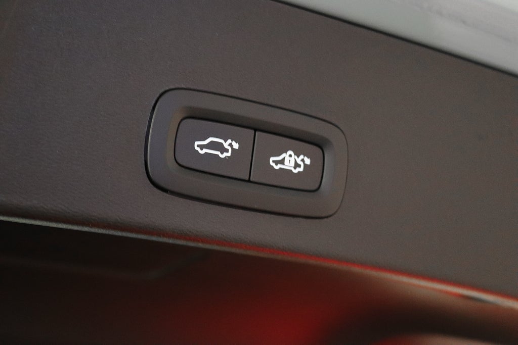 Volvo XC40 T5 AWD Intro Edition H/K Panorama 360°