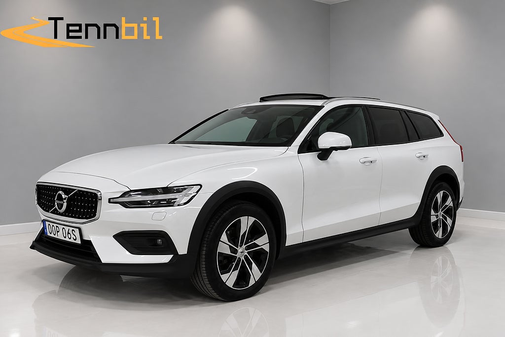 Volvo V60 Cross Country B4 AWD Advpro Läder Drag Pano D-Värme 360° H/K MOMS Nav